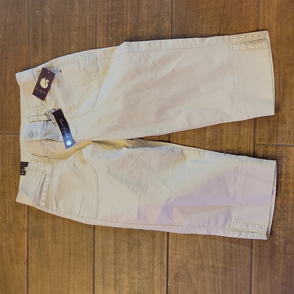 Gloria Vanderbilt natural sand Alicia Capri pants embroidered trim 4P New …